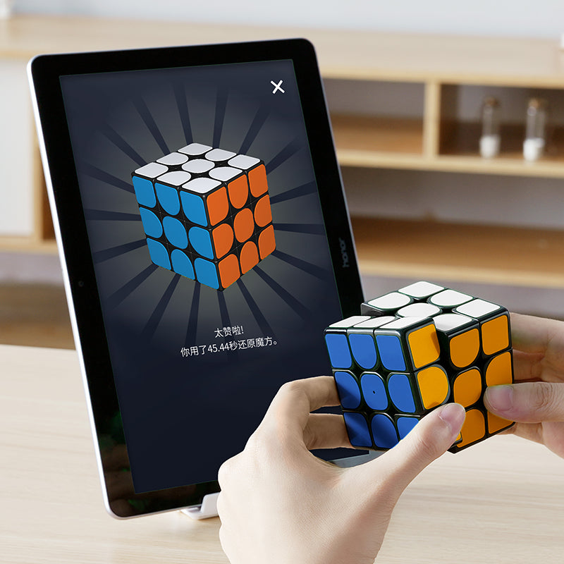 Giiker Electronic Bluetooth Speed Cube i3s, Real-time Connected Stem Smart Cube 3x3 for All Ages, Companion App Support Online Battle with Cubers